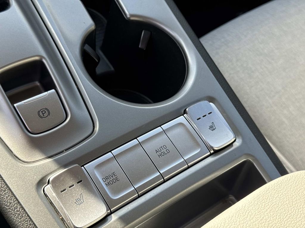 Used 2023 Hyundai Kona SE image 32