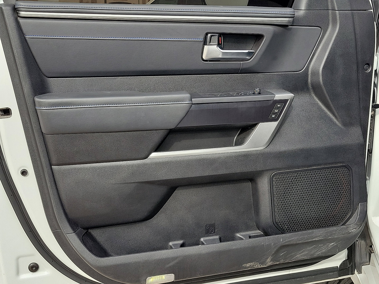 Used 2023 Toyota Tundra Platinum image 11