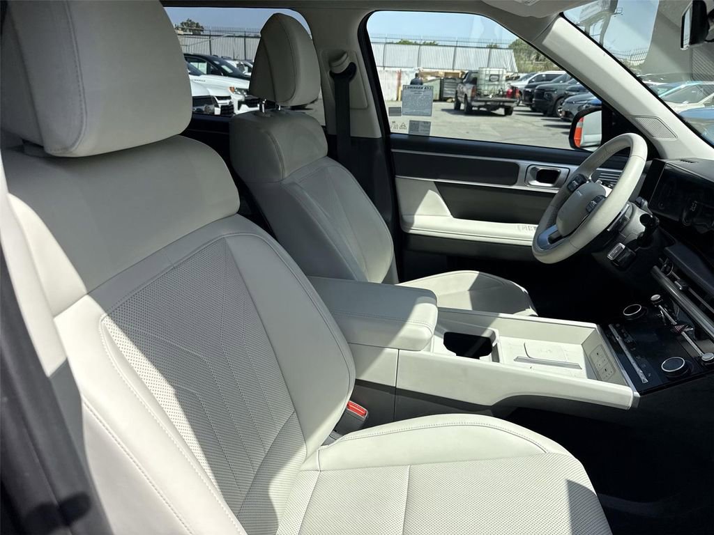 Used 2025 Hyundai Santa Fe SEL AWD/4WD image 24
