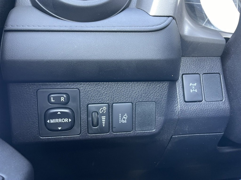 Used 2018 Toyota RAV4 LE image 41