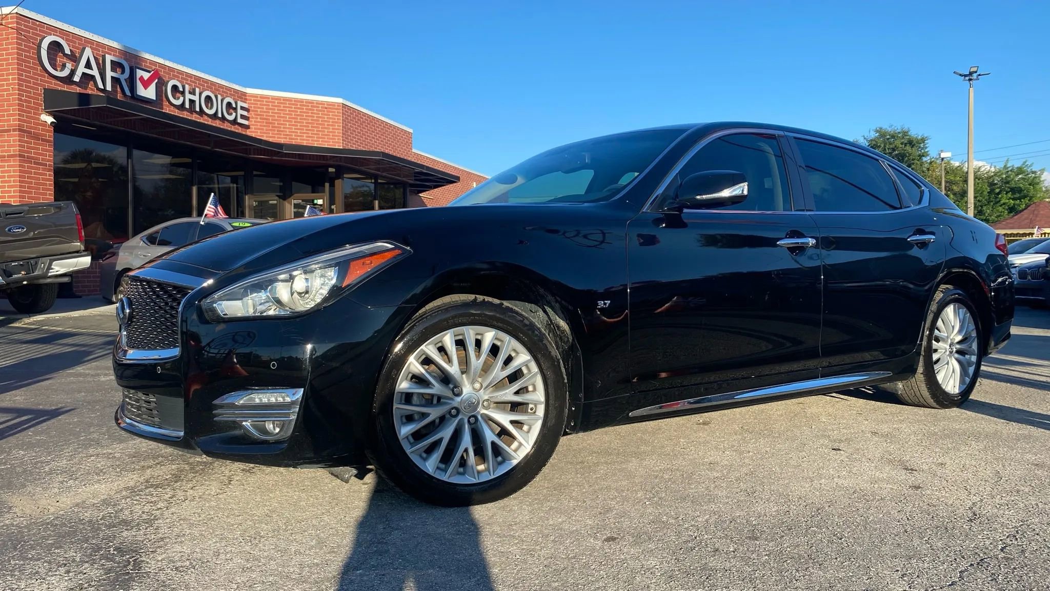 Used 2015 INFINITI Q70 L 3.7 w/ Deluxe Touring Package image 1