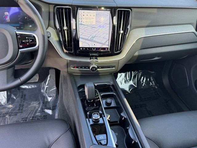 Used 2025 Volvo XC60 B5 Plus image 19