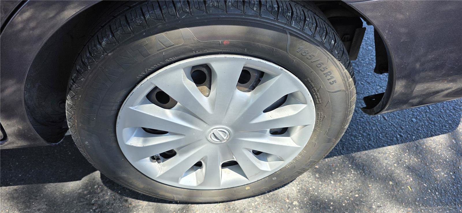 Used 2015 Nissan Versa SV FWD image 9