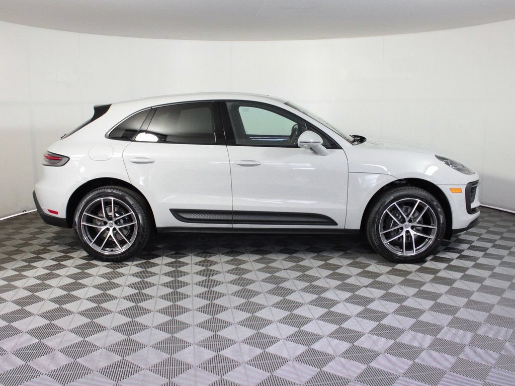 Certified 2026 Porsche Macan AWD/4WD image 8