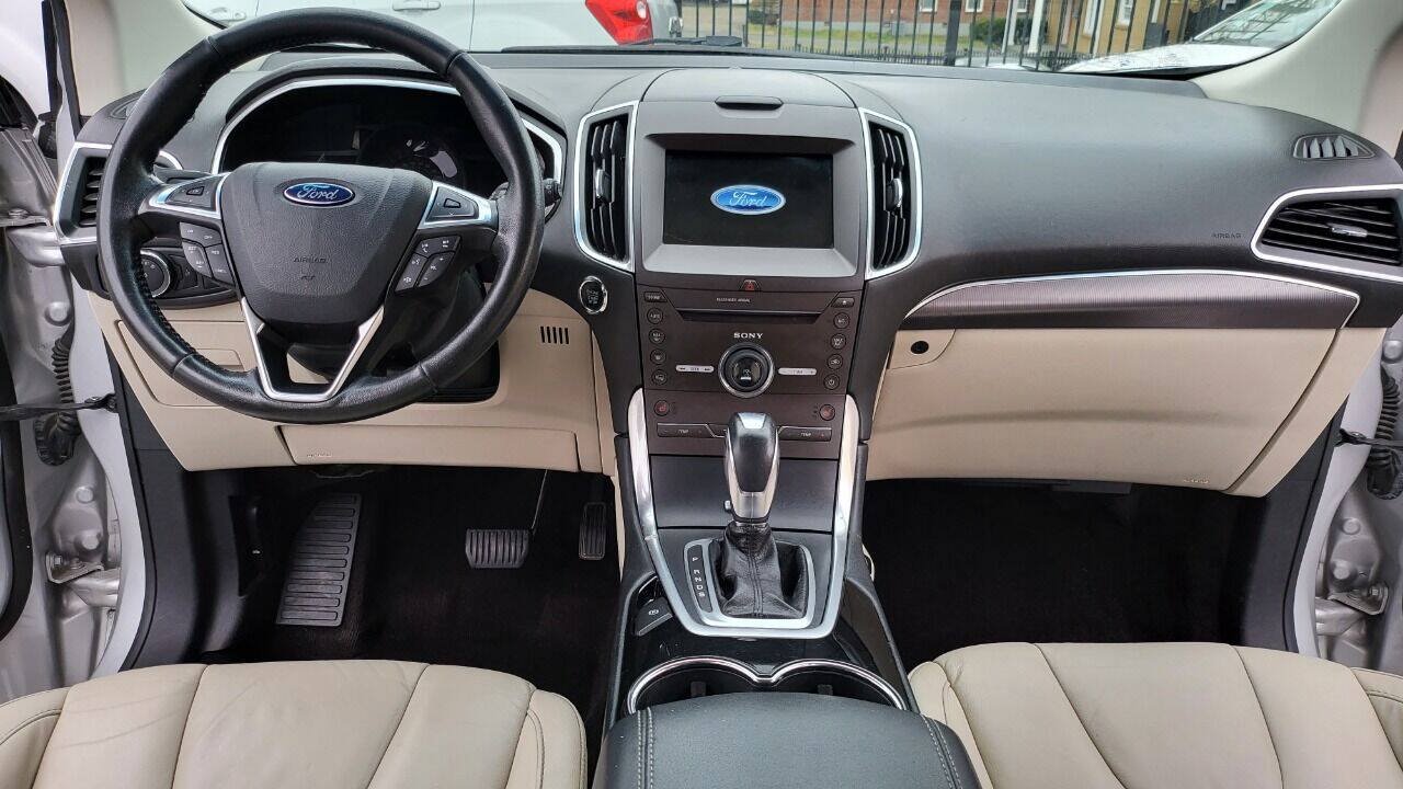 Used 2016 Ford Edge Titanium FWD image 21