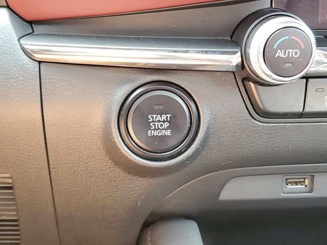 Used 2019 MAZDA MAZDA3 Hatchback w/ Premium Package FWD image 28