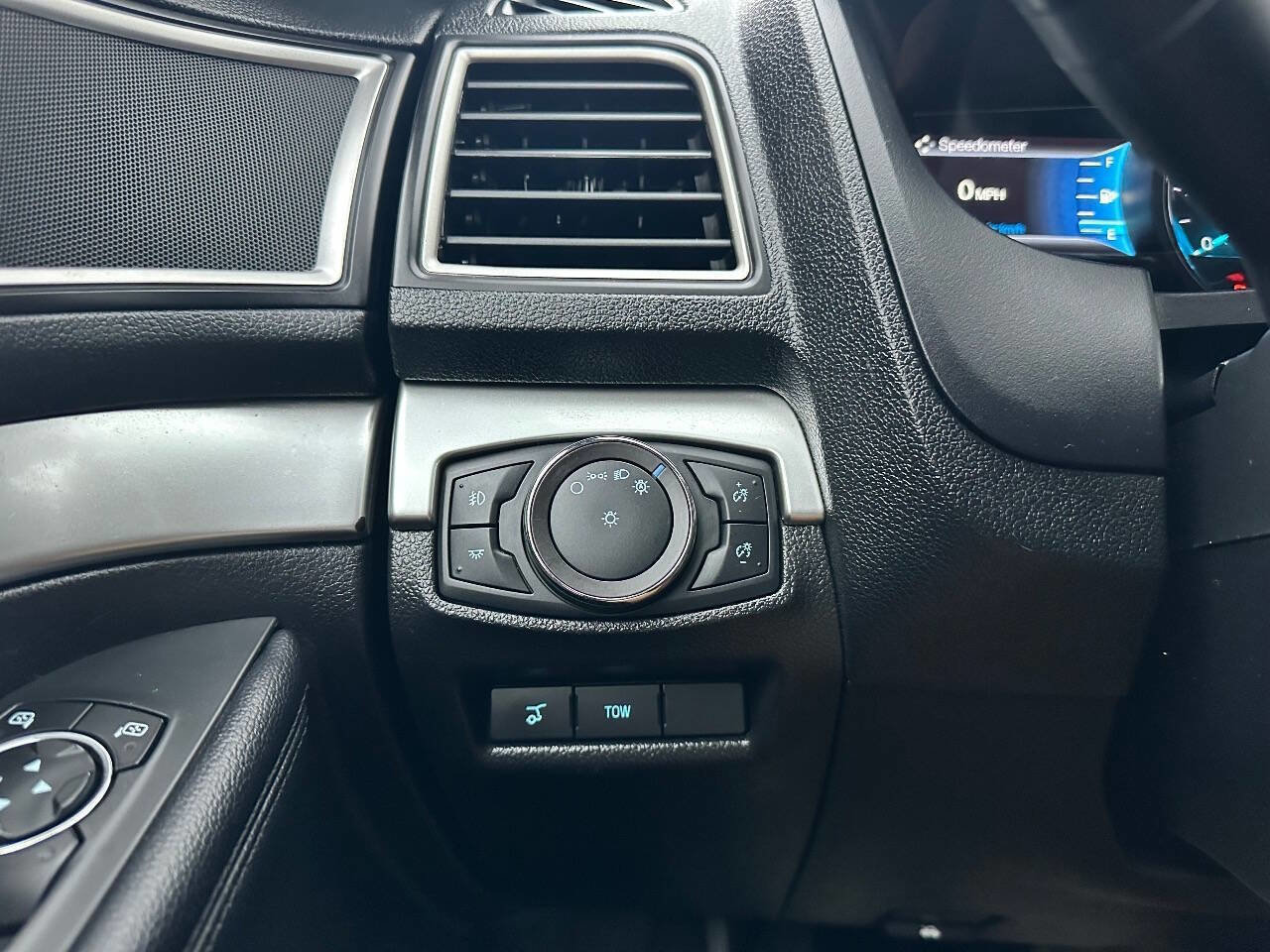 Used 2017 Ford Explorer XLT w/ Equipment Group 202A image 20