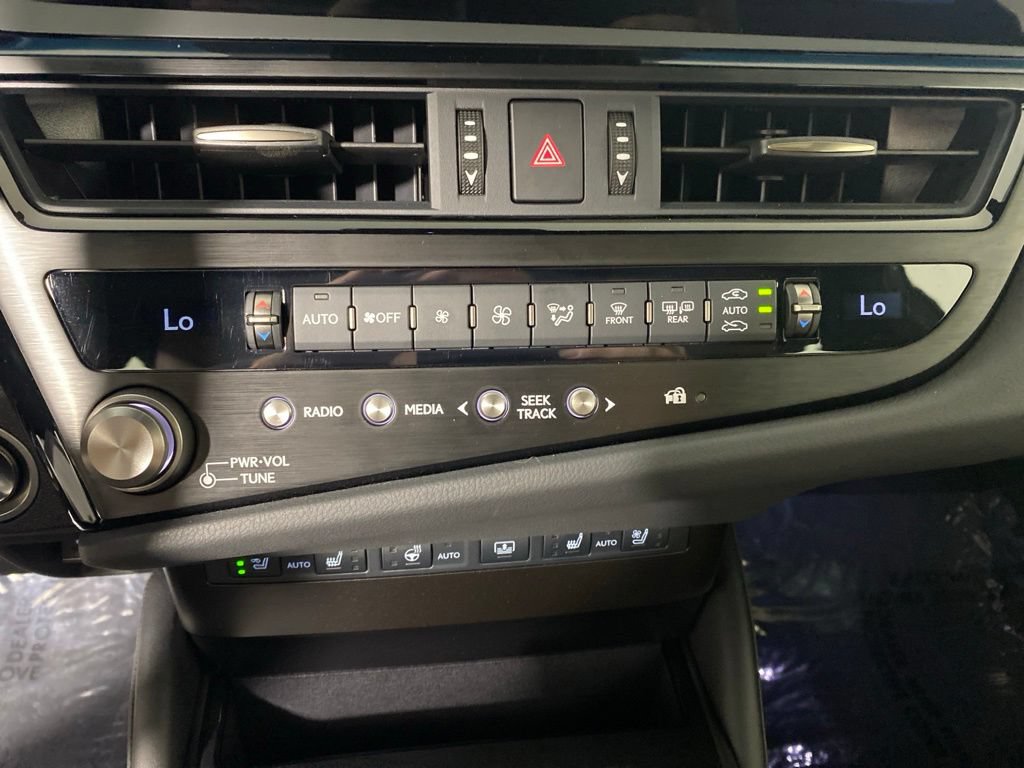 Used 2025 Lexus ES 300h Ultra Luxury FWD image 21
