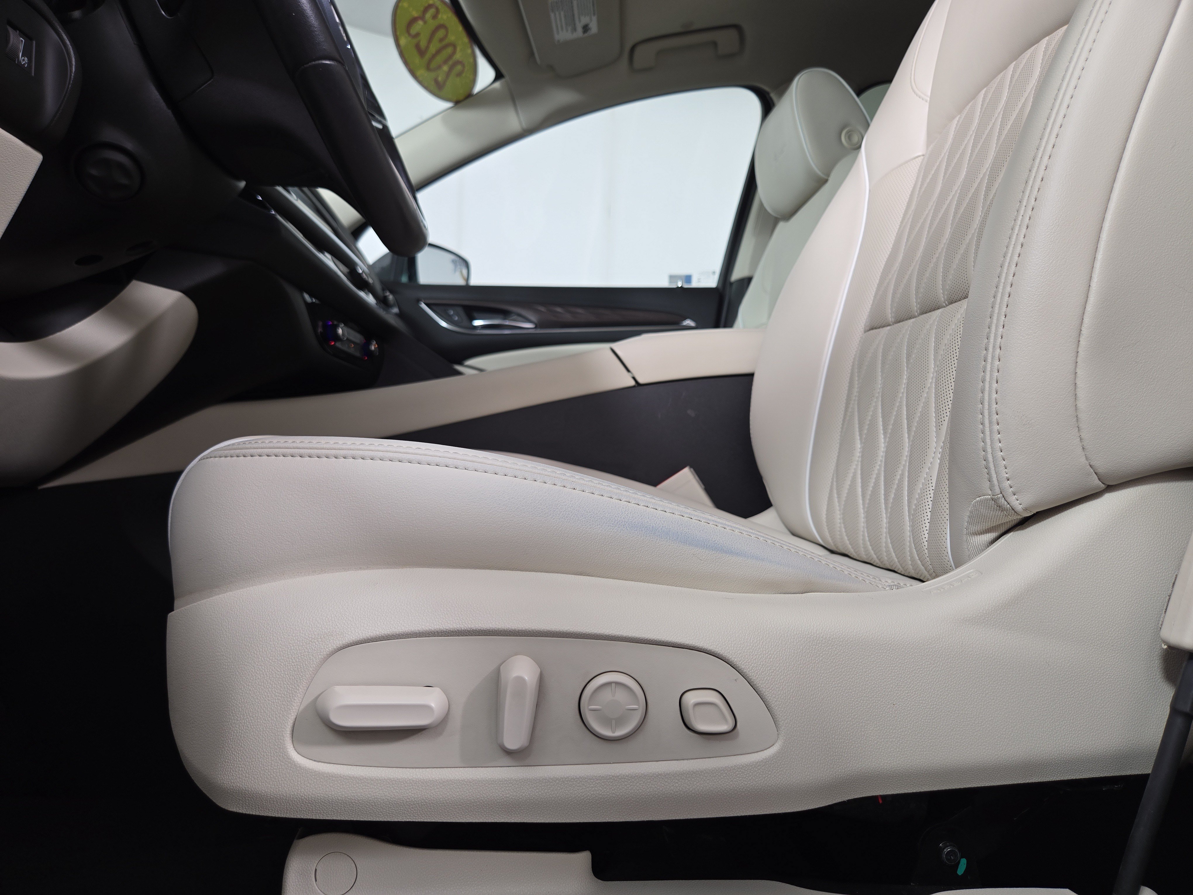 Certified 2023 Buick Enclave Avenir w/ Avenir Technology Package AWD/4WD image 35