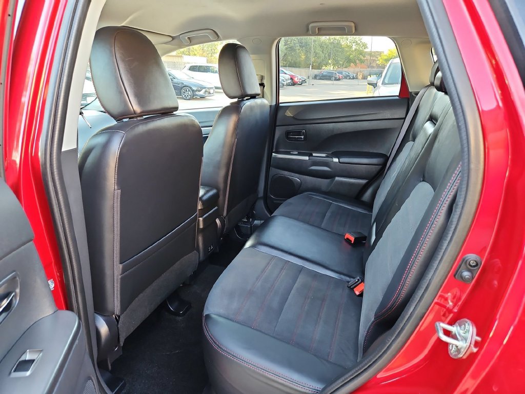Used 2025 Mitsubishi Outlander Sport AWD image 28