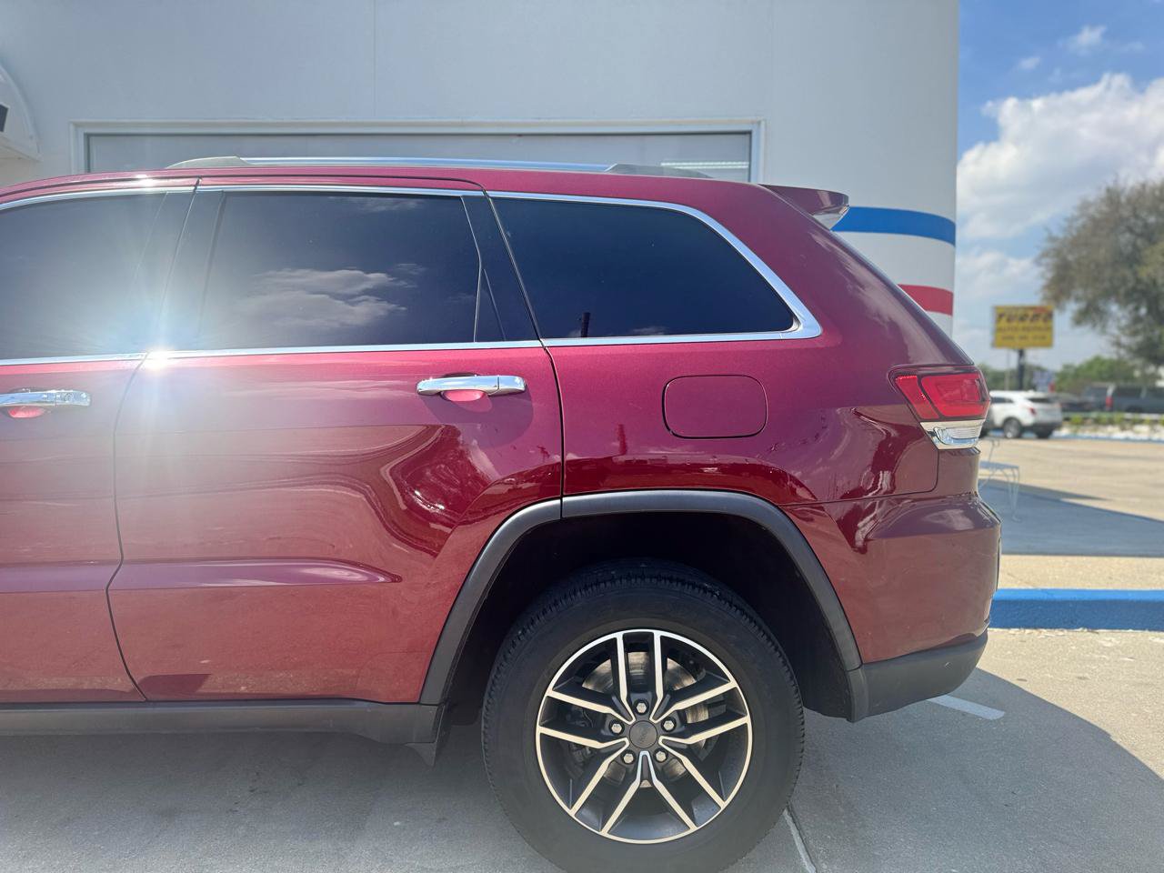 Used 2020 Jeep Grand Cherokee Limited AWD/4WD image 22