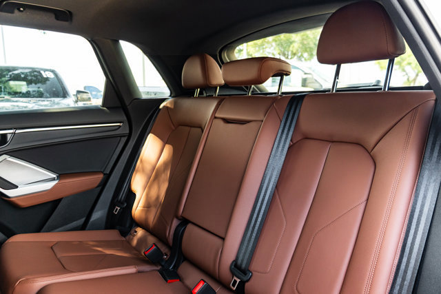 Used 2025 Audi Q3 2.0T Premium w/ Convenience Package image 17