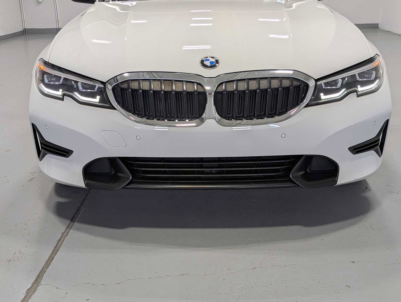 Used 2021 BMW 330i xDrive Sedan w/ Convenience Package AWD/4WD image 2