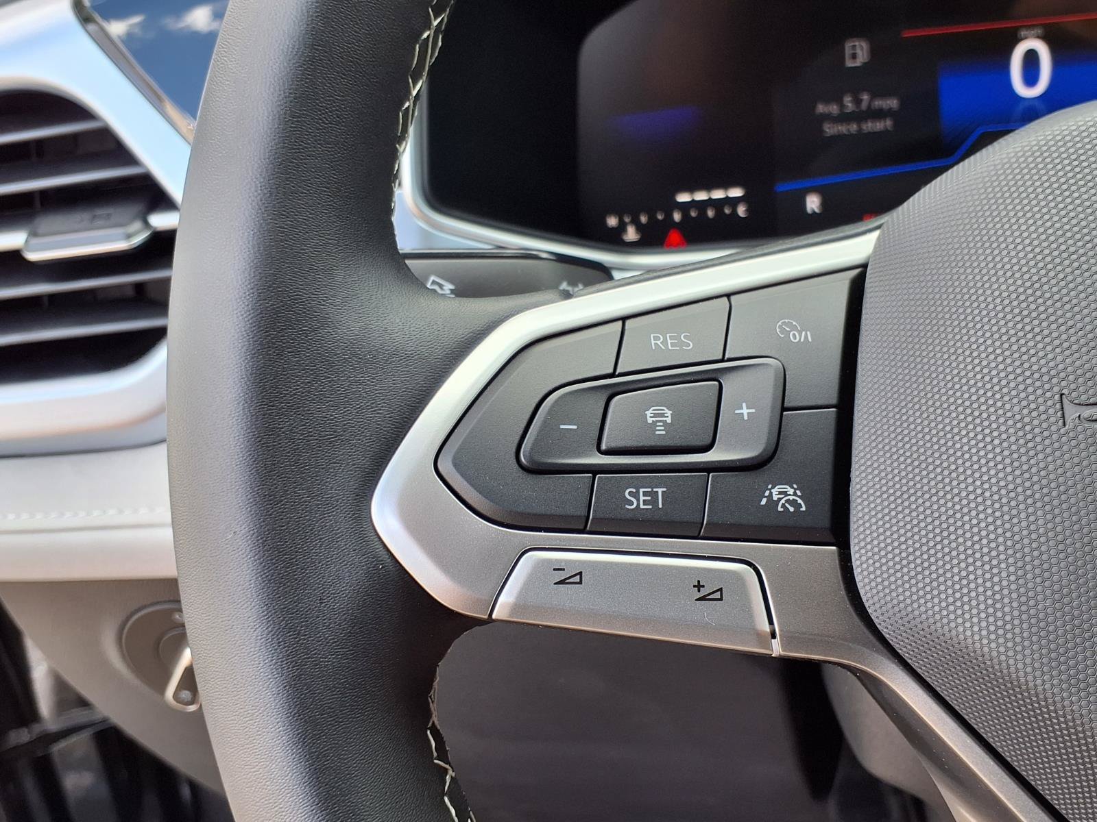 New 2026 Volkswagen Taos SE FWD image 19