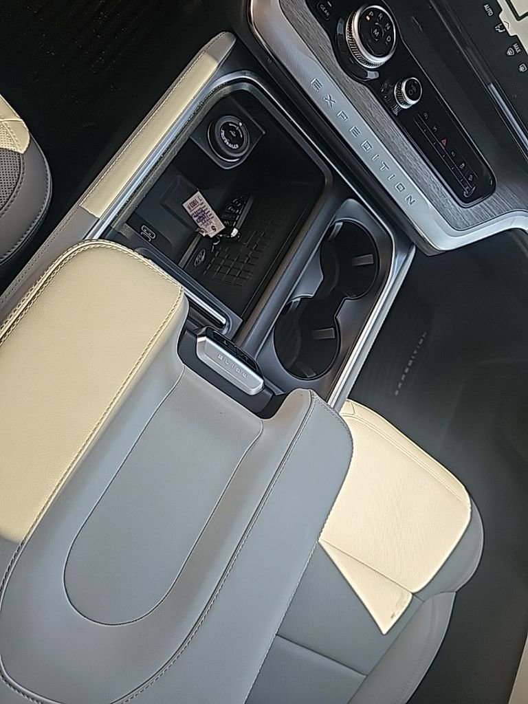 Used 2025 Ford Expedition Platinum w/ Driver's Package image 22