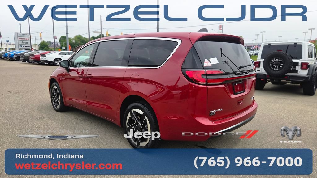 New 2027 Chrysler Pacifica Limited AWD/4WD image 5
