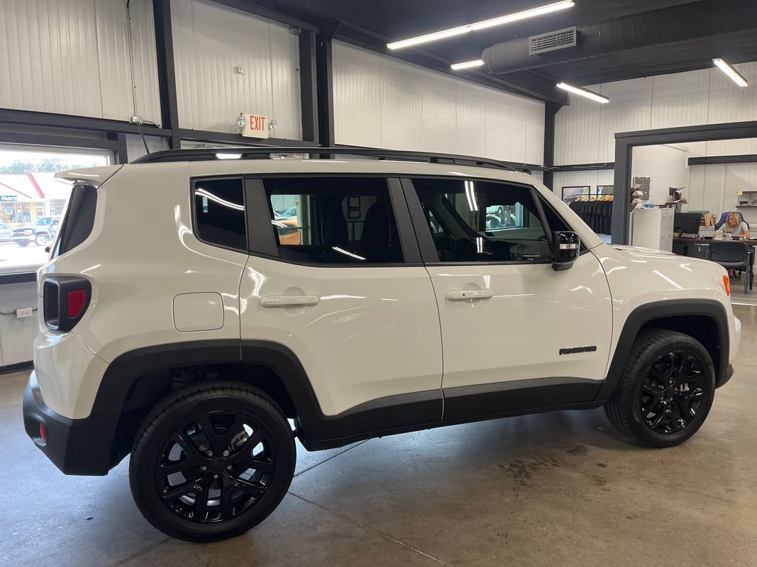 Used 2023 Jeep Renegade Altitude w/ Sun/Sound Group AWD/4WD image 14