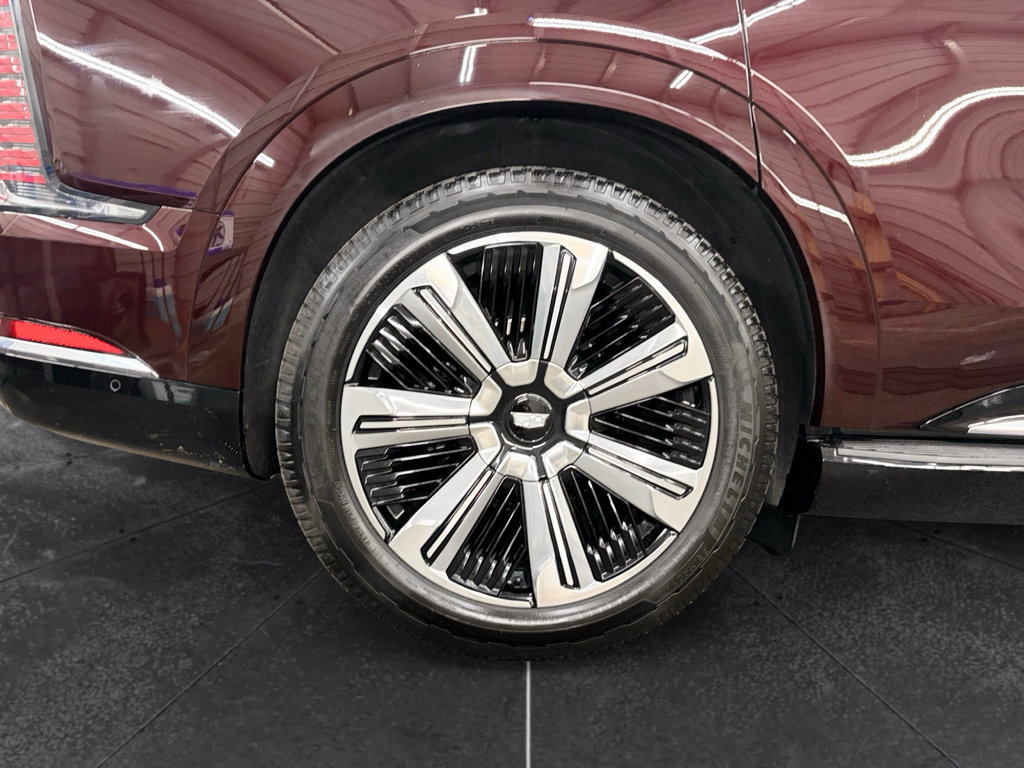 Used 2025 Cadillac Escalade IQ Luxury 2 w/ LPO, Premium Carpet Package AWD/4WD image 33