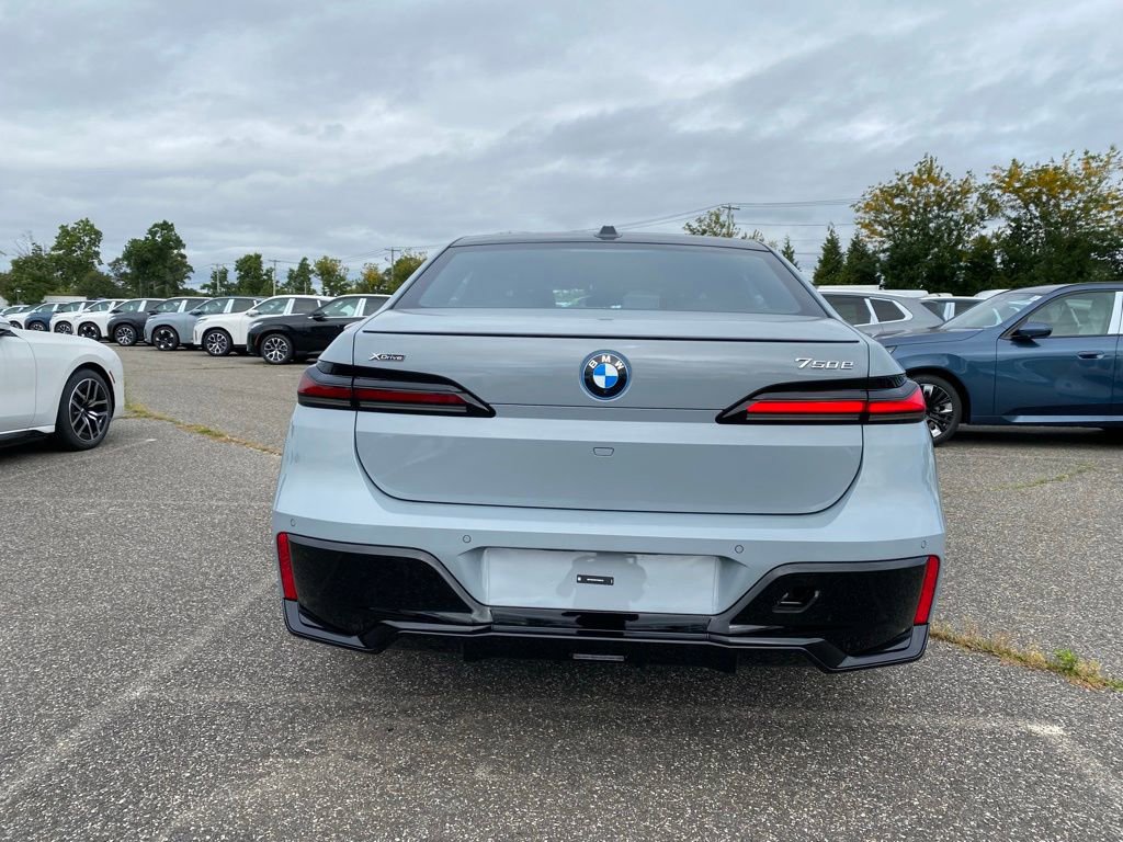 New 2026 BMW 750e xDrive w/ Executive Package image 3