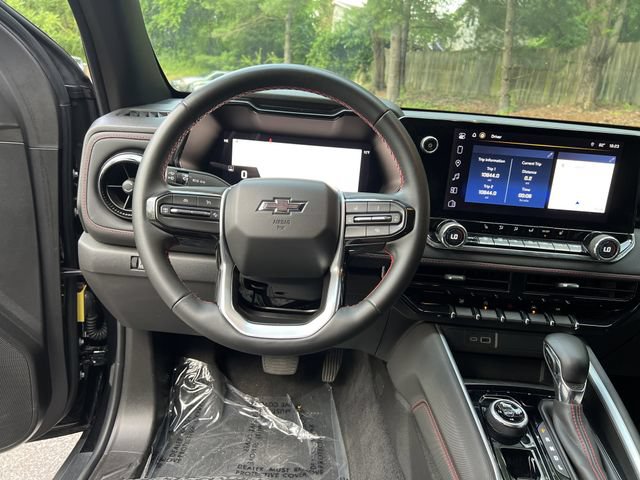 Used 2024 Chevrolet Colorado Z71 w/ Z71 Convenience Package 2 AWD/4WD image 12