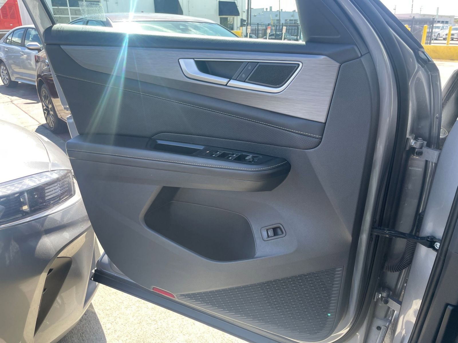 Used 2025 Volkswagen Atlas Cross Sport SE image 20