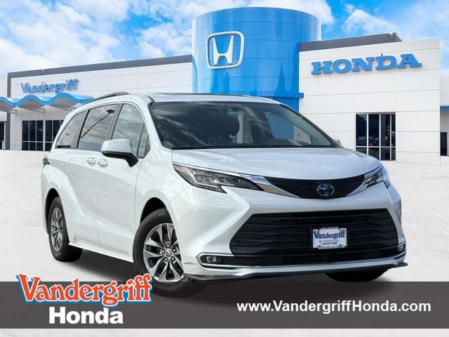 Used 2023 Toyota Sienna XLE FWD video 1