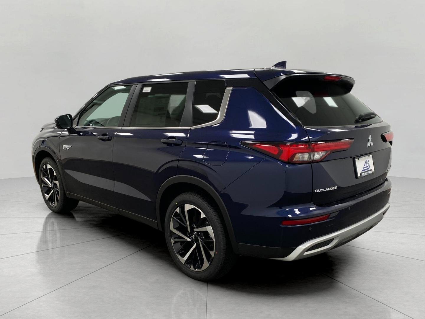 New 2025 Mitsubishi Outlander 4WD Plug-In Hybrid image 7