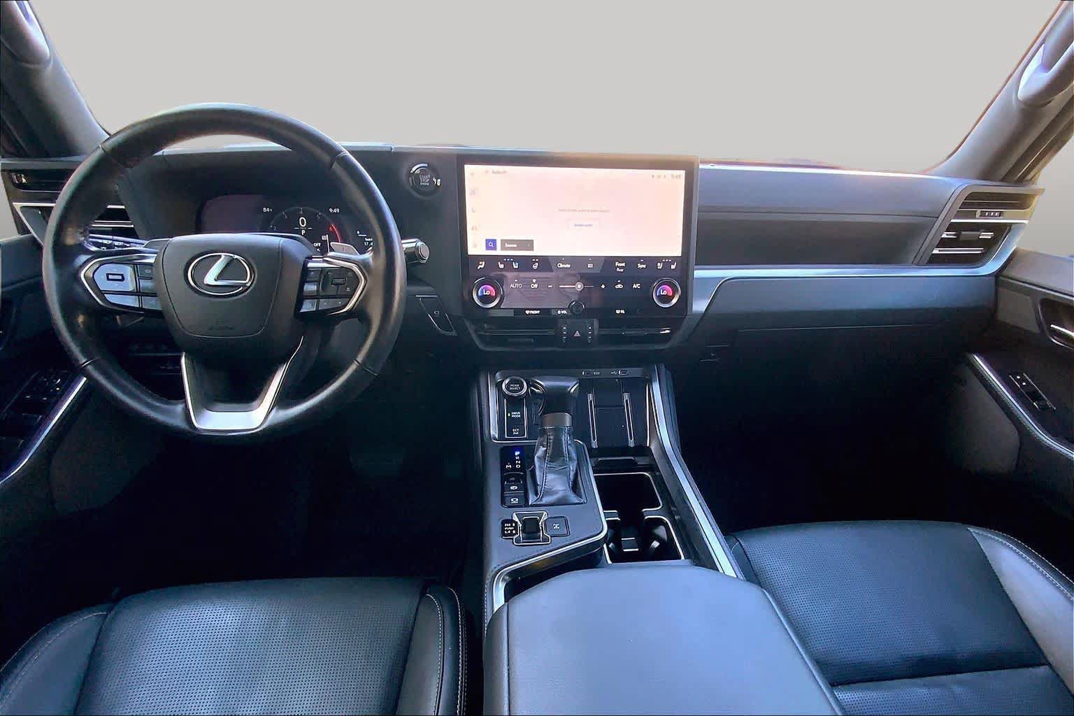 Used 2025 Lexus GX 550 w/ Accessory Package (2T) AWD/4WD image 16