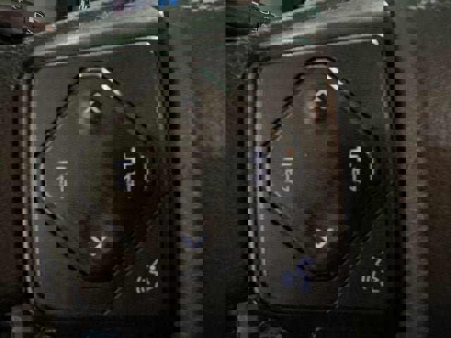 Used 2018 Toyota Tacoma SR image 7