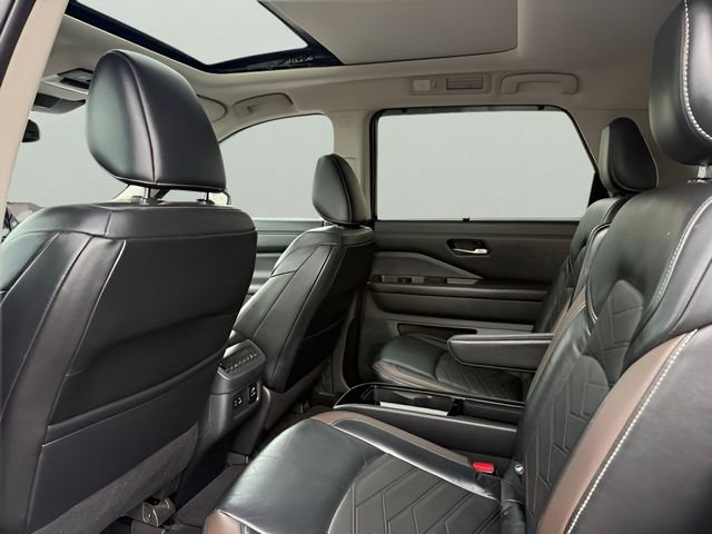 Used 2022 Nissan Pathfinder Platinum w/ Cargo Package AWD/4WD image 9