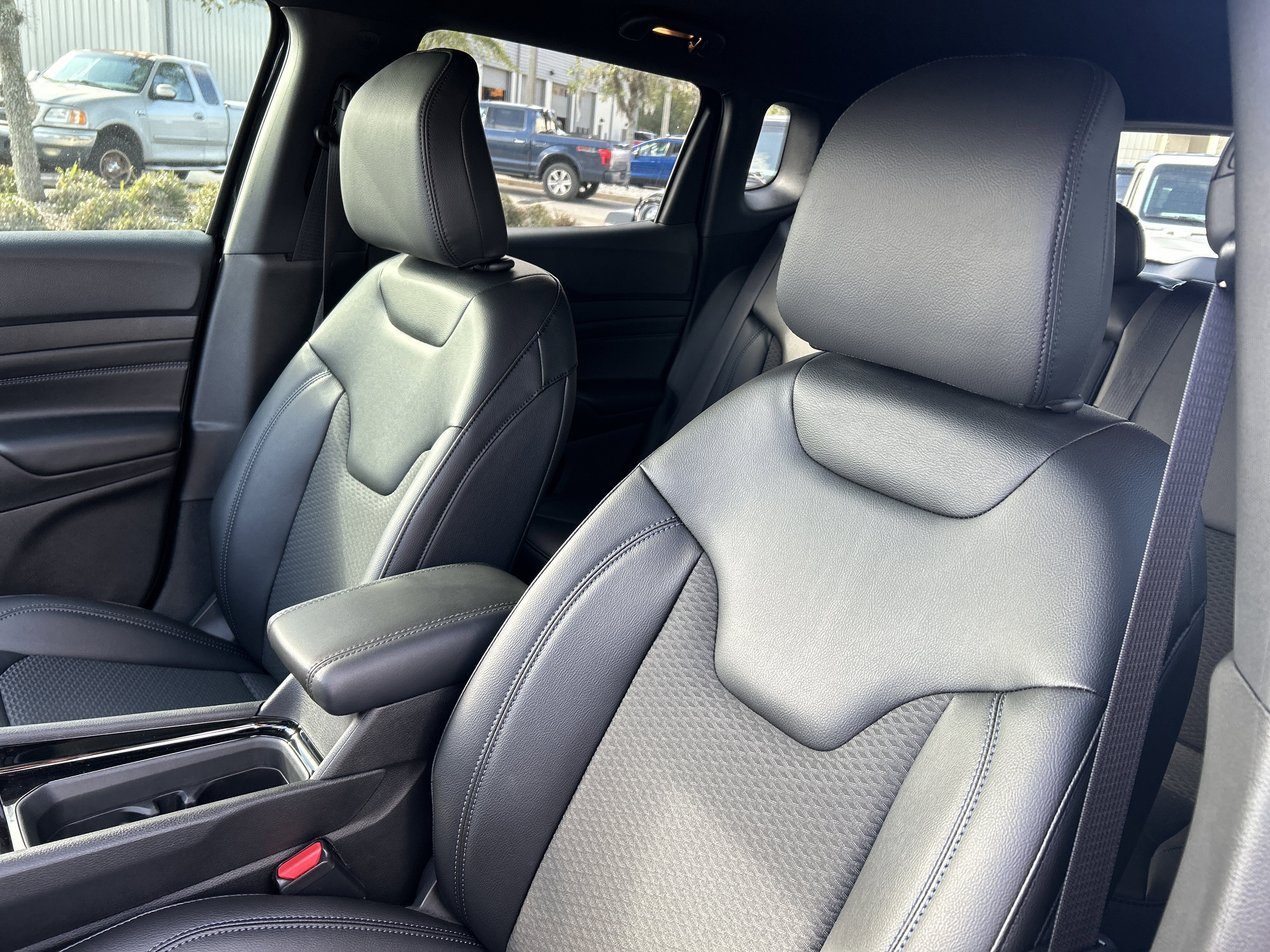 New 2026 Jeep Compass Latitude image 14