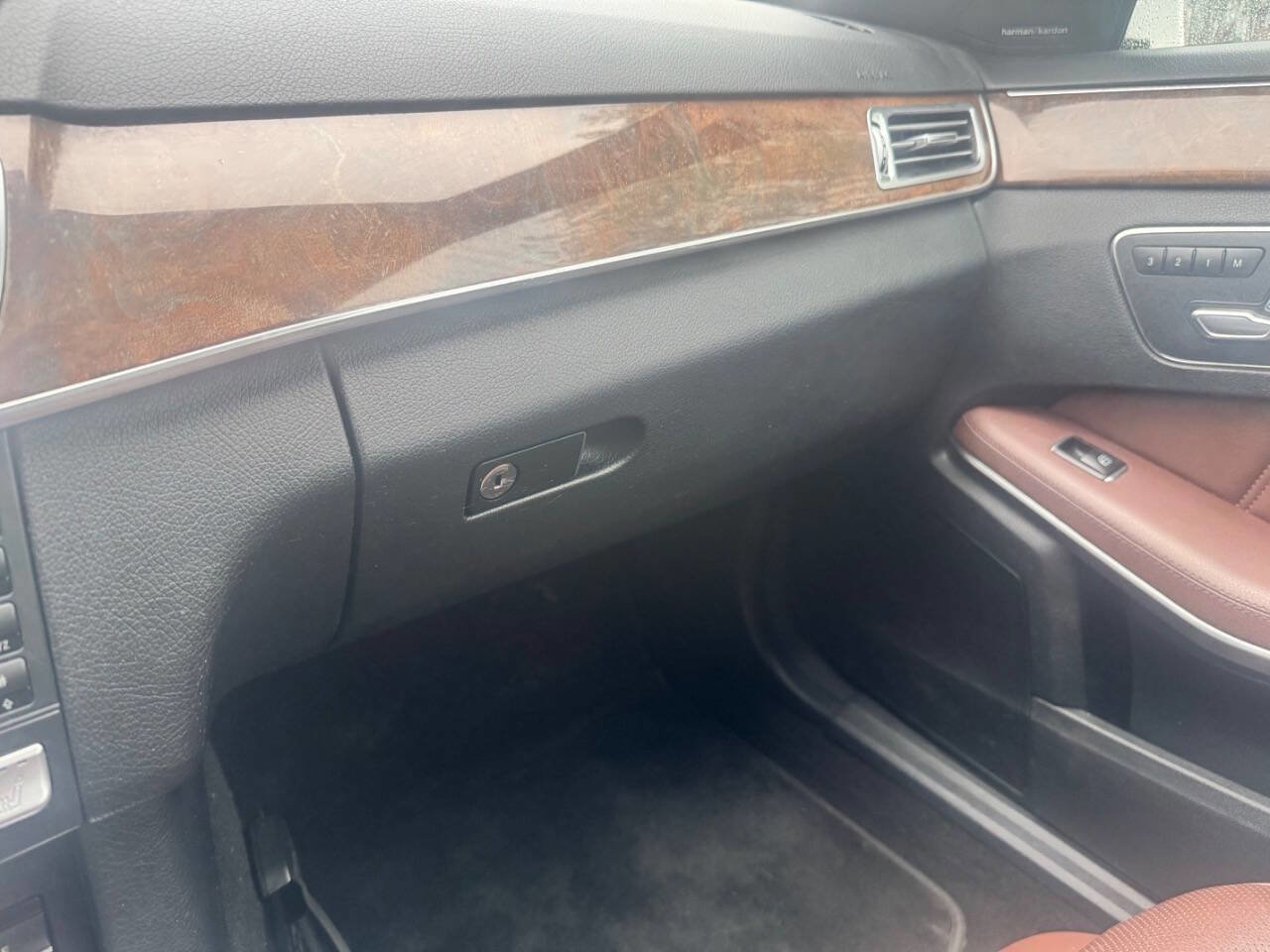 Used 2015 Mercedes-Benz E 350 E 350 4MATIC AWD 4dr Sedan w/ Premium 1 Package image 19