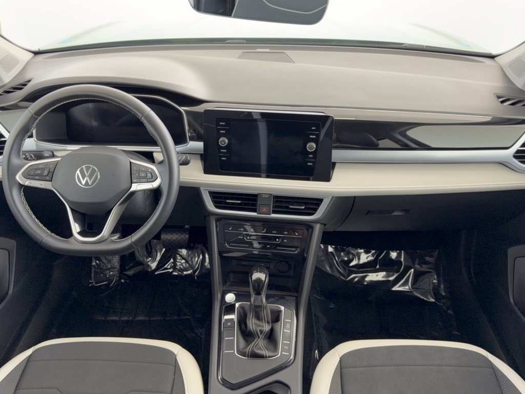 Certified 2026 Volkswagen Taos SE FWD image 17