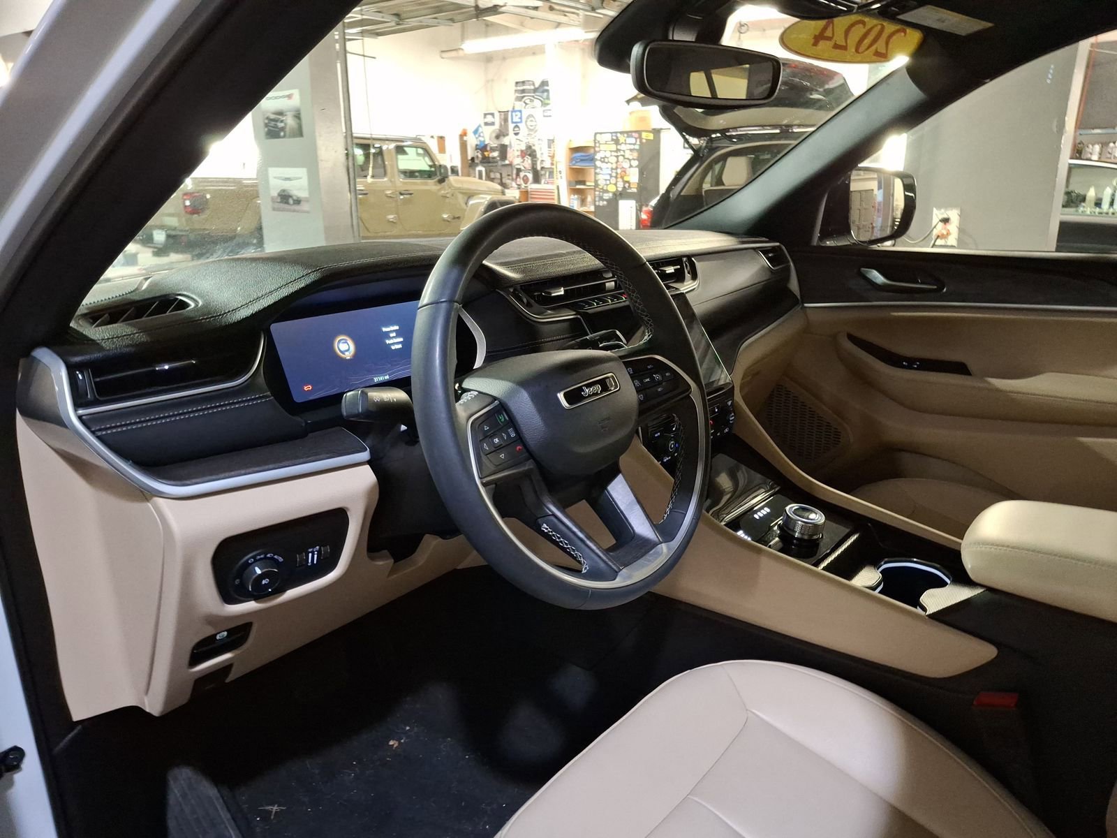 Certified 2024 Jeep Grand Cherokee Limited image 9