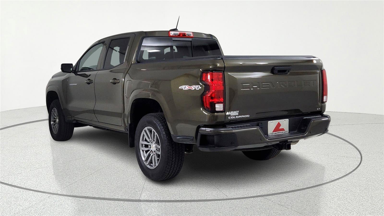 Used 2024 Chevrolet Colorado LT w/ LT Convenience Package AWD/4WD image 4