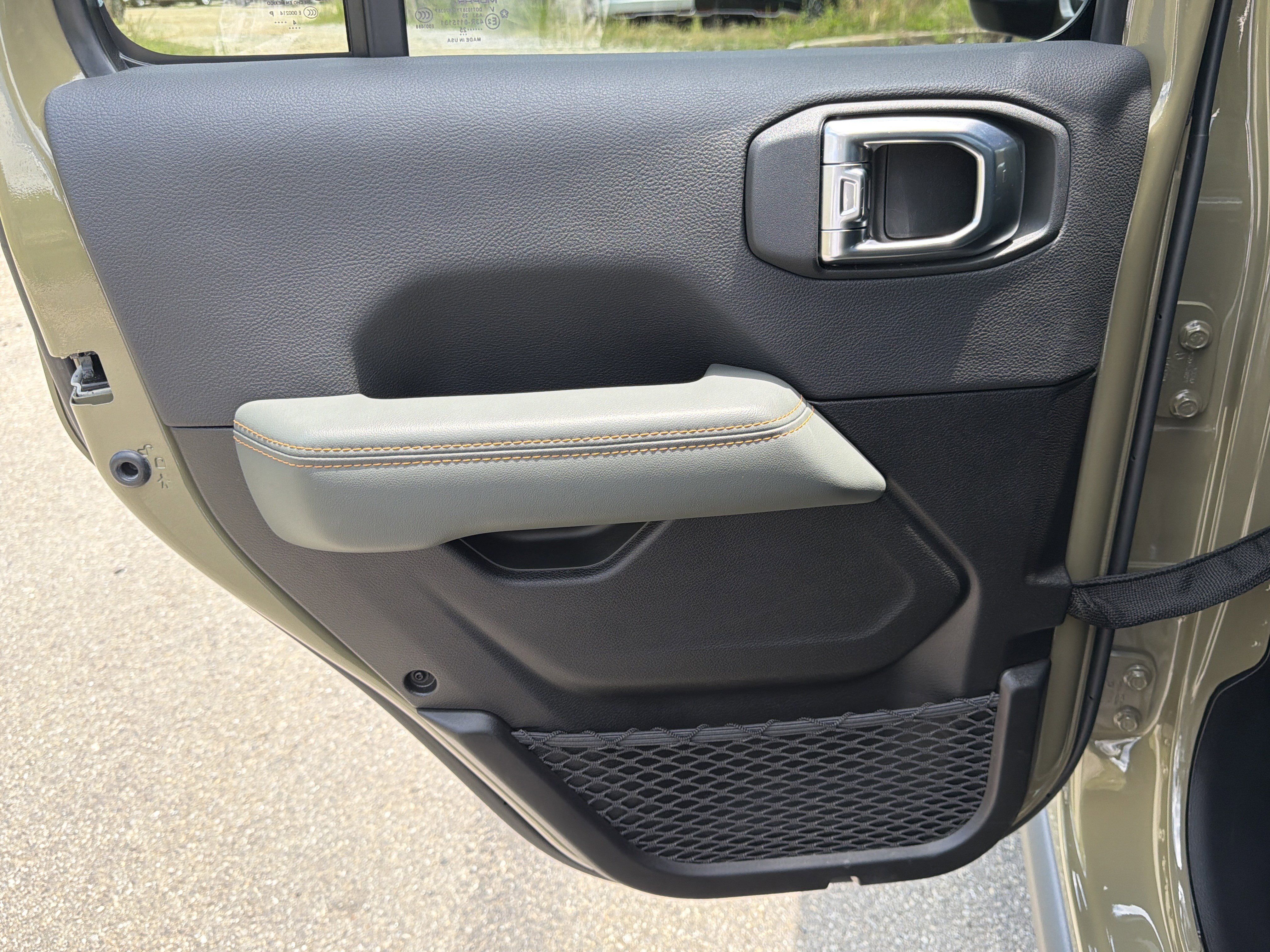 Used 2025 Jeep Gladiator Mojave AWD/4WD image 21