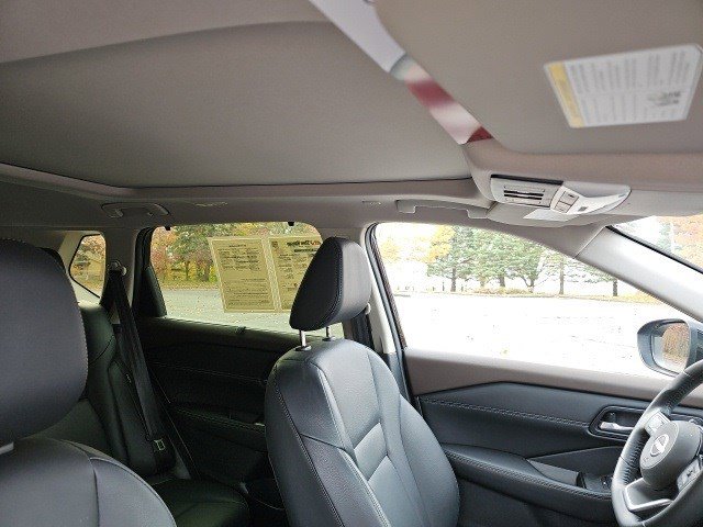 Used 2023 Nissan Rogue SL w/ SL Premium Package image 13