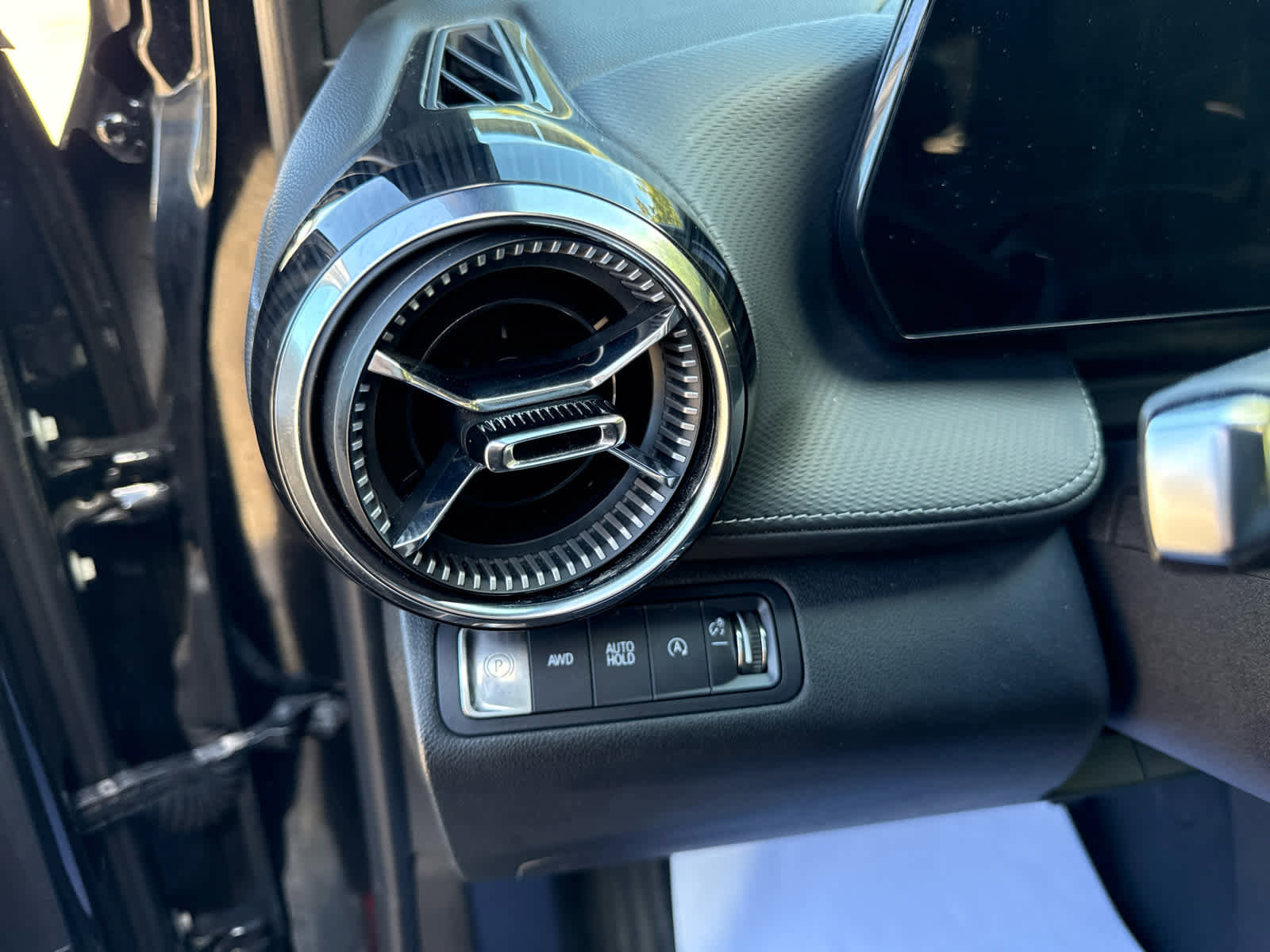 Used 2025 Chevrolet Equinox LT w/ Convenience Package II image 12