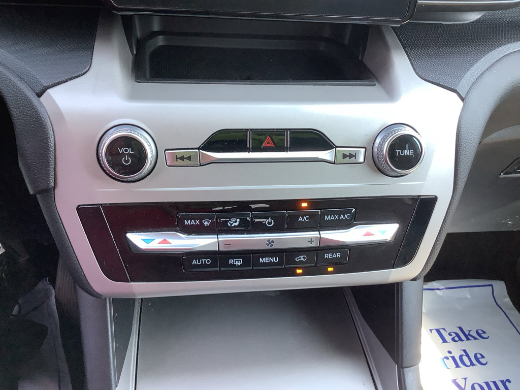 Used 2023 Ford Explorer XLT w/ Equipment Group 202A image 18