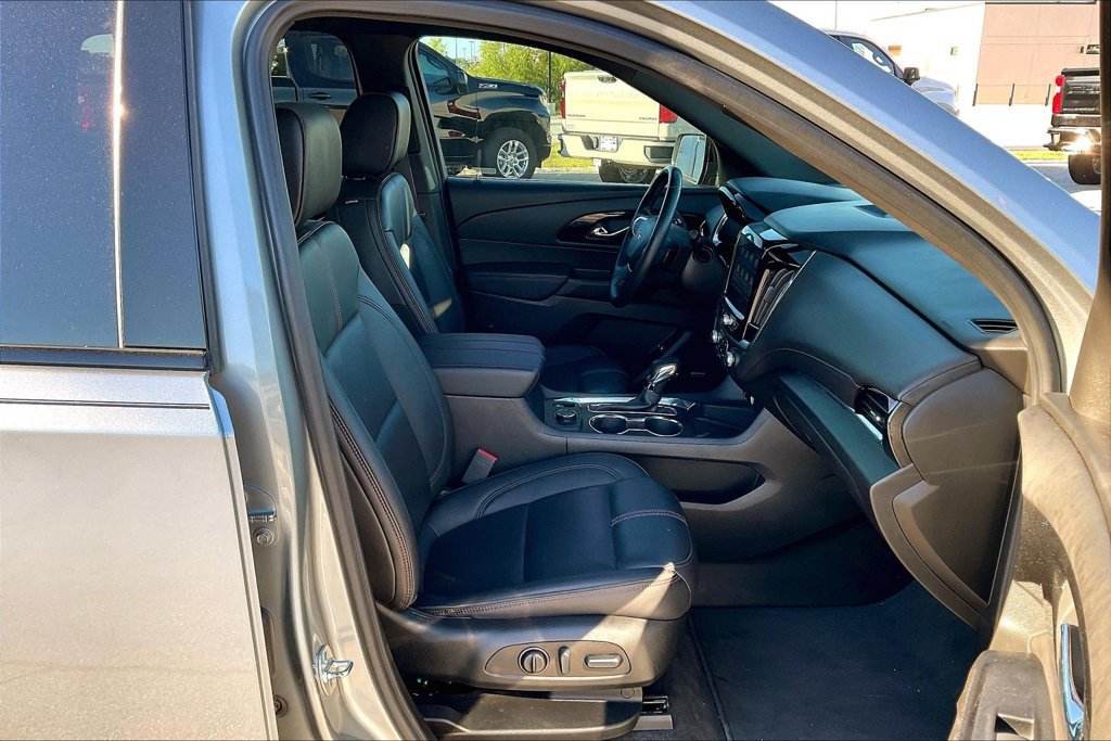 Used 2023 Chevrolet Traverse RS AWD/4WD image 16
