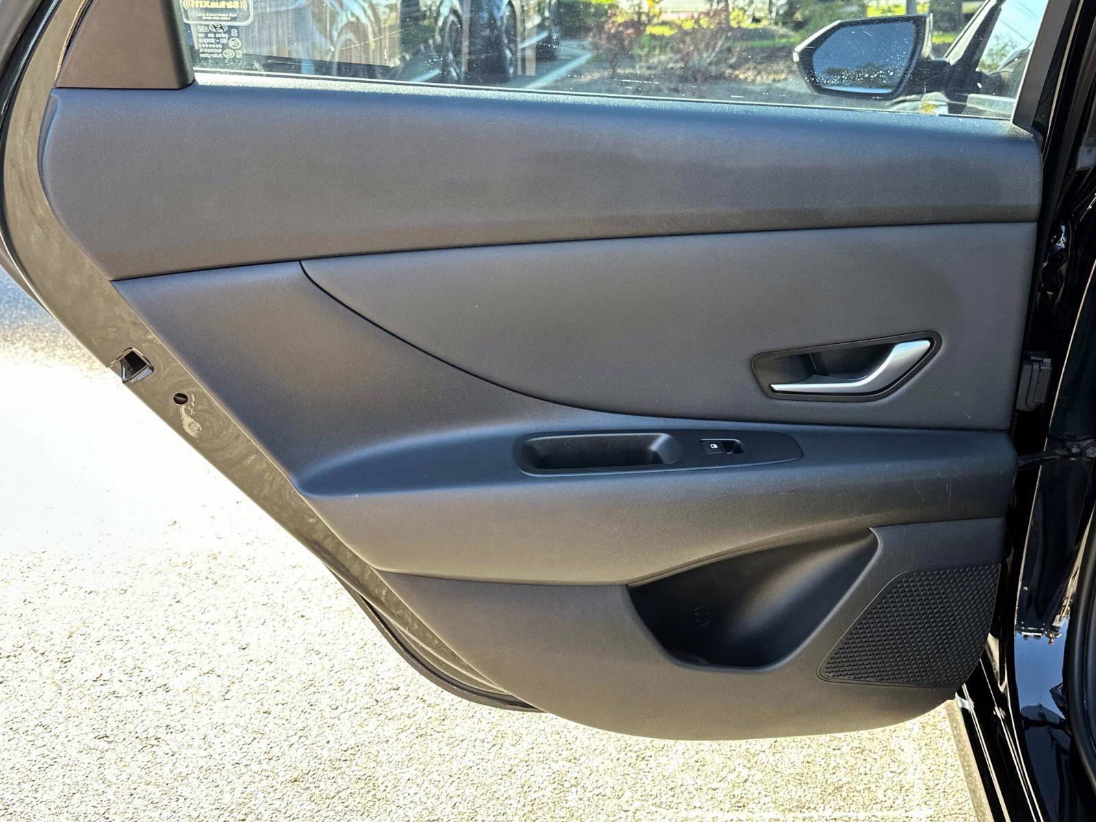 Used 2023 Hyundai Elantra Limited w/ Preferred Accessory Package image 12