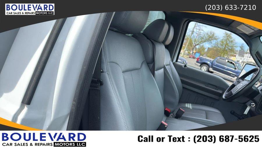 Used 2015 Ford F550 4x4 Regular Cab Super Duty image 33