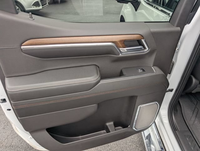 Used 2023 Chevrolet Silverado 1500 High Country w/ High Country Premium Package AWD/4WD image 11