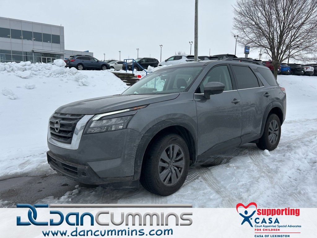 Used 2024 Nissan Pathfinder SV image 1
