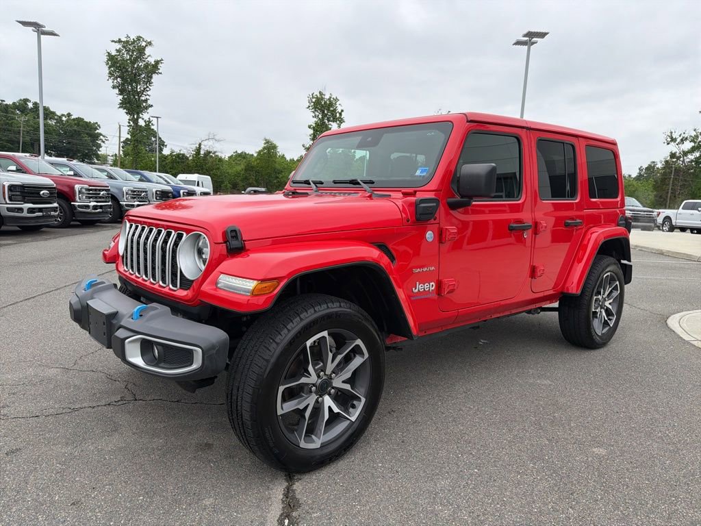 Used 2024 Jeep Wrangler Unlimited Sahara AWD/4WD image 8
