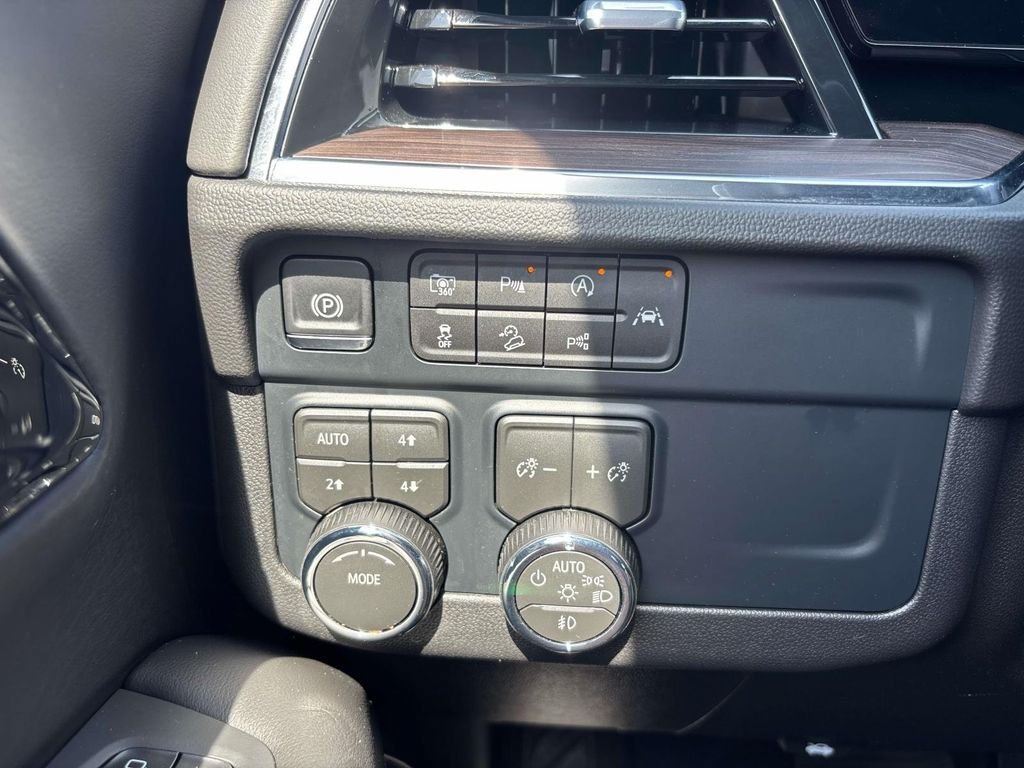 Used 2026 Chevrolet Tahoe Z71 w/ Comfort Package AWD/4WD image 34