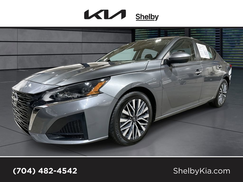 Used 2023 Nissan Altima 2.5 SV