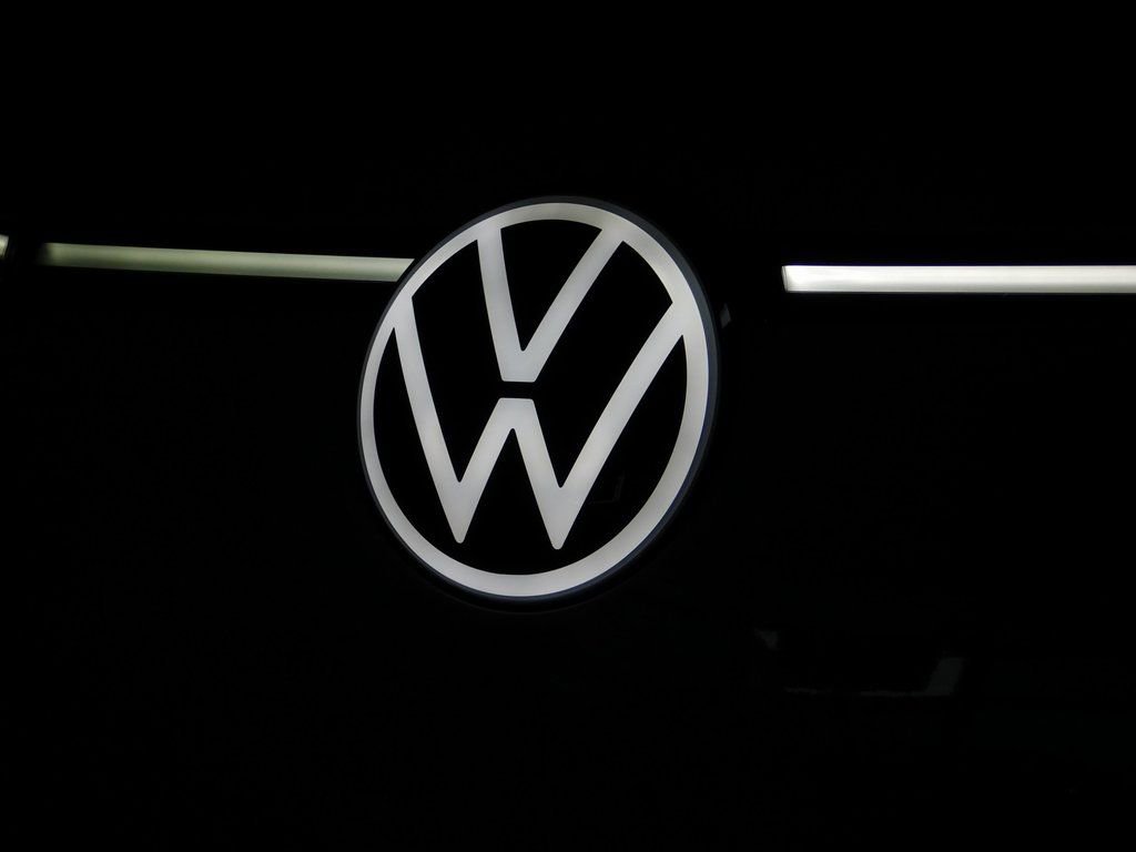 Used 2025 Volkswagen ID. Buzz 1st Edition image 17