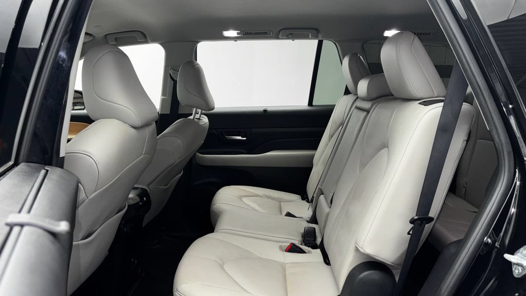 Used 2024 Toyota Grand Highlander AWD image 27