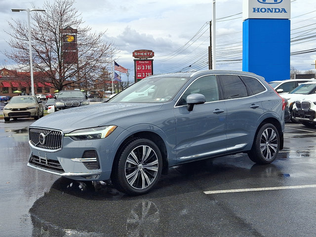 Used 2022 Volvo XC60 B5 Inscription w/ Climate Package image 3